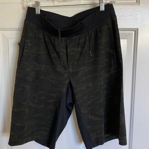Lululemon Athletica shorts men sz M 12" inseam